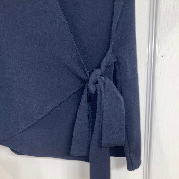 Banana Republic Navy Blouse - Picture 3 of 4